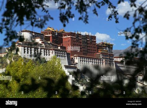 Lhasa skyline hi-res stock photography and images - Alamy