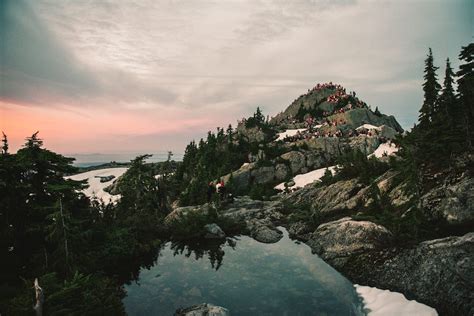 800 people hiked Mt. Seymour on Canada Day to sing O Canada at Sunrise (VIDEO, PHOTOS) | Curated