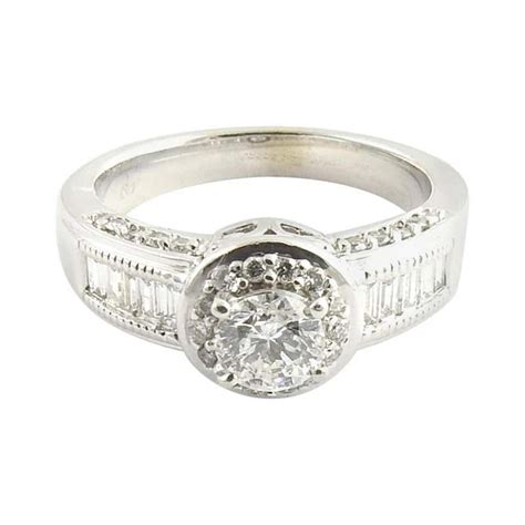 10 Karat White Gold Diamond Engagement Ring For Sale at 1stDibs