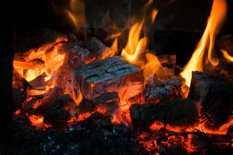 At What Temperature Do Coal Fires Burn? - Coal Fire Temperatures Explained - besthomeheating.com