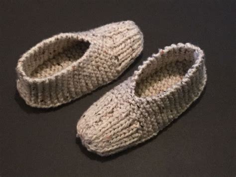 Knitted slippers - easy for beginners | Knitted slippers pattern, Knit ...