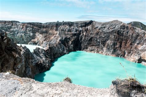 MOUNT KELIMUTU VOLCANO IN FLORES - Our Taste For Life