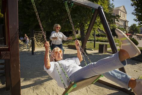 The Benefits of Outdoor Recreation Equipment for Seniors | Park N Play Design