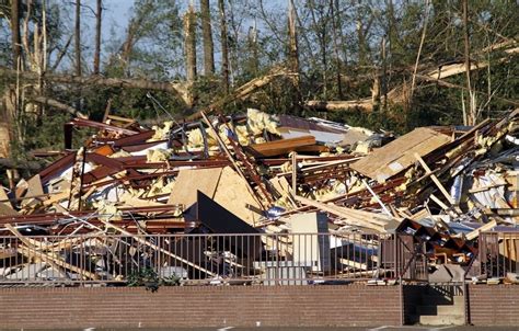 Deadly tornado hits Mississippi | MPR News