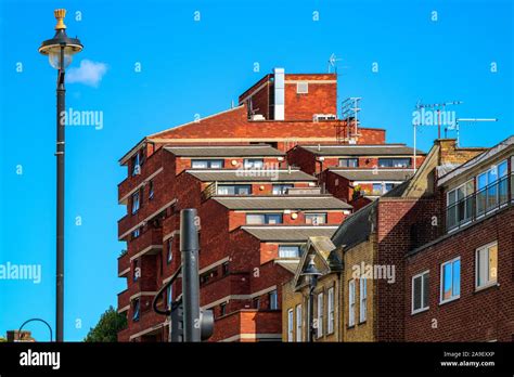 Apartment balcony london hi-res stock photography and images - Alamy