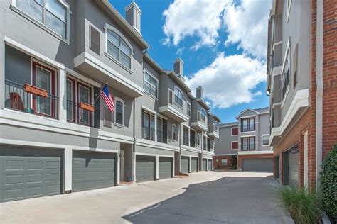 Brownstone Townhomes with Private Garages - The Urban Avenue