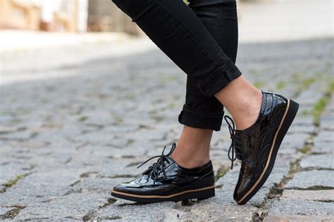 9 Work-appropriate Shoes to Wear in the Office