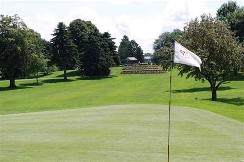 Roseville Cedarholm Golf Course in Roseville, Minnesota, USA | Golf Advisor