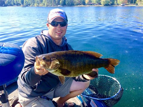 Smallmouth Bass Outside of the Box Presentations – Andrew Ragas Fishing