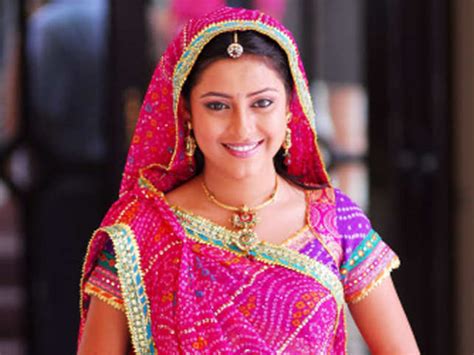 Actress Pratyusha Banerjee of 'Balika Vadhu' fame commits suicide - The Economic Times