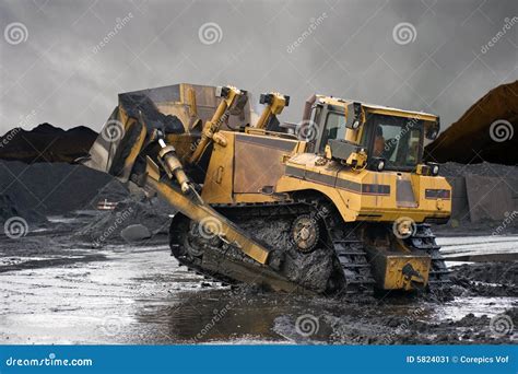 Heavy Duty Mining Shovel stock image. Image of driving - 5824031