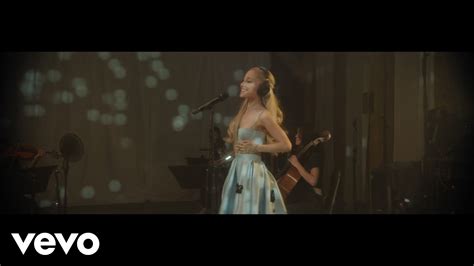 Ariana Grande - Daydreamin' (Live from London) - YouTube