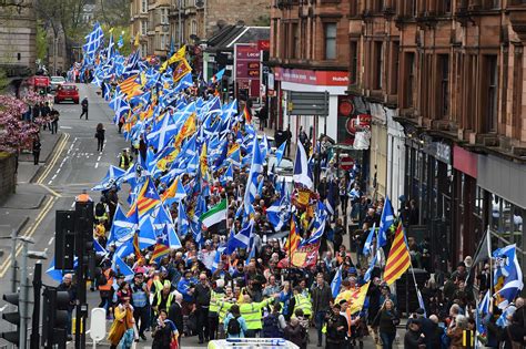 Scottish independence campaigners filmed marching through Glasgow in ...