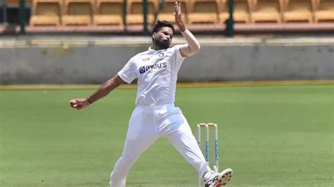 Rest of India players celebrate Mukesh Kumar's India call-up