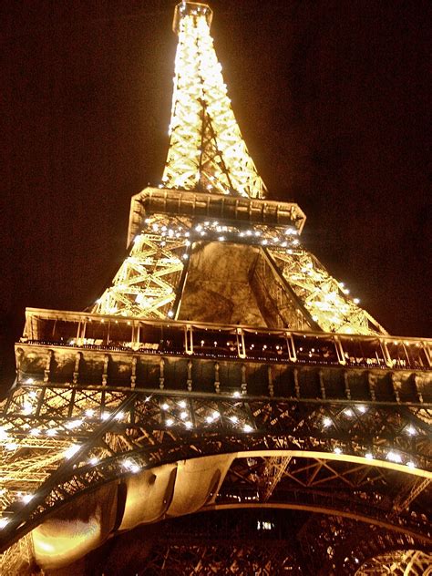 Eiffel Tower light show | Eiffel tower lights, Eiffel tower, Tower light