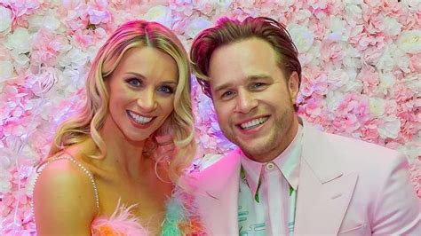 Olly Murs poses with bikini-clad bodybuilder fiancée Amelia before wedding | HELLO!