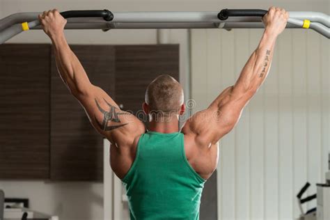 Bodybuilder Doing Pull Ups Best Back Exercises Stock Photo - Image of conscious, human: 39902756