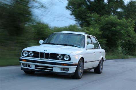 Got some good shots of my 89 325i yesterday! : BMW