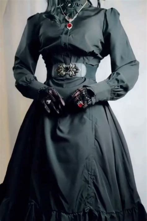 Stunning Gothic Fashion Trends [Video] | Dark fashion, Vintage fashion ...