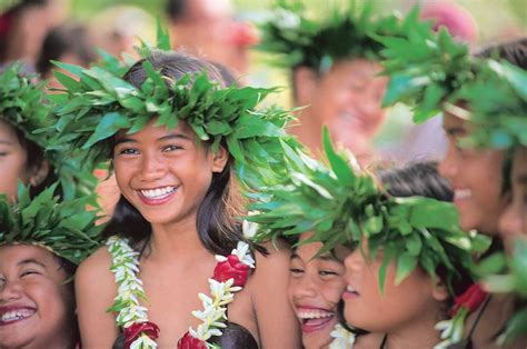 Faces of Polynesia: Fiji to Tahiti | Expedition Easy