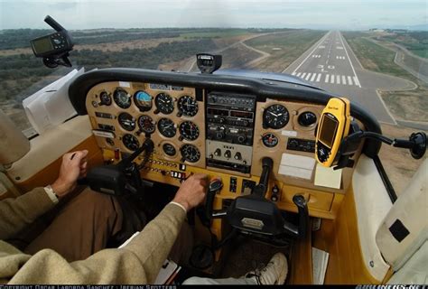 Cessna 172 cockpit. Been here and done this... | aircraft | Pinterest ...