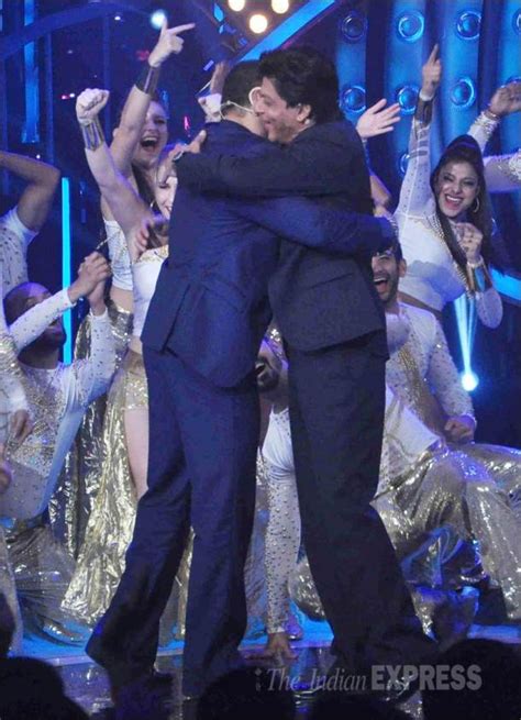 When Shah Rukh Khan danced with Salman and Kajol on Bigg Boss 9 ...