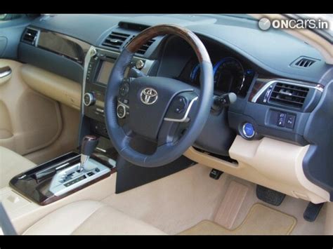 Toyota Camry Hybrid Interior img12