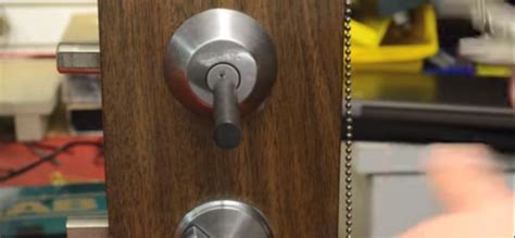 Surrey Locksmith Opens a Kwikset Smart Key Lock in 10 seconds | Mr ...