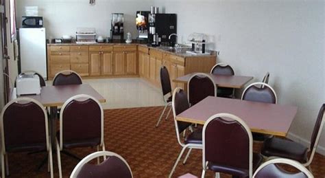 ALL SEASONS INN AND SUITES - Prices & Motel Reviews (Bourne, MA)