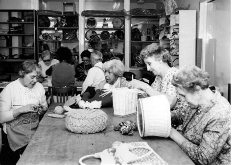 The Joy Of People Knitting In The 20th Century - Flashbak