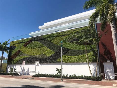 IPIC Delray Beach Greenwall - Greenroofs.com