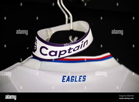 Captain armband premier league hi-res stock photography and images - Alamy