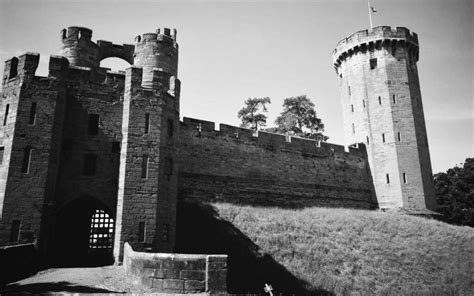 Warwick Castle Ghost Hunts with Haunting Nights - Haunting Nights Interactive Ghost Walks