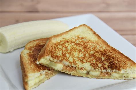 Grilled Peanut Butter and Banana Sandwich