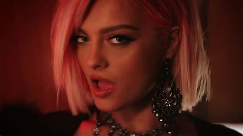 Videoclip: The Chainsmokers, Bebe Rexha - Call You Mine