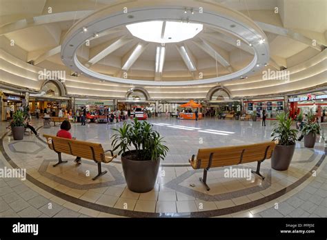 Lansdowne mall hi-res stock photography and images - Alamy