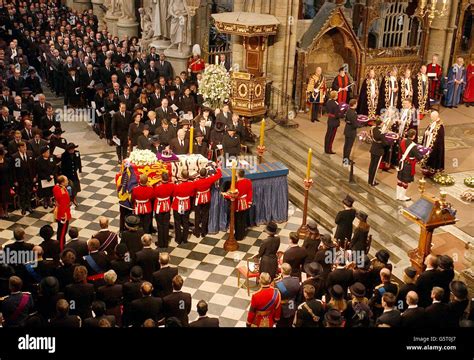 Queen Mother funeral Stock Photo - Alamy