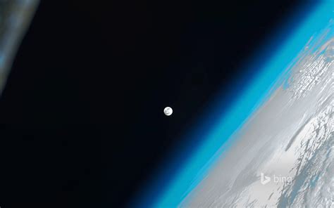 The moon as seen from the International Space Station - WindowsCenter.nl