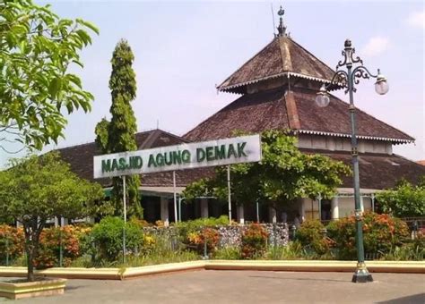 Sejarah Masjid Agung Demak yang Melegenda