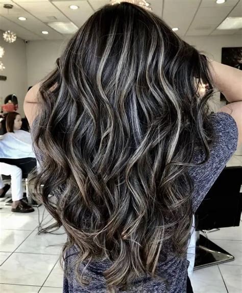 Gray highlights on black hair 2022: Top 13 most stylish and trendy gray ...