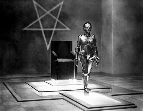 The Maria robot in "Metropolis" 1927 : r/RetroFuturism