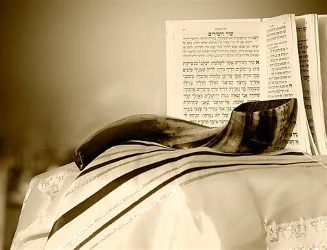 1,100+ Yom Kippur Prayers Stock Photos, Pictures & Royalty-Free Images ...