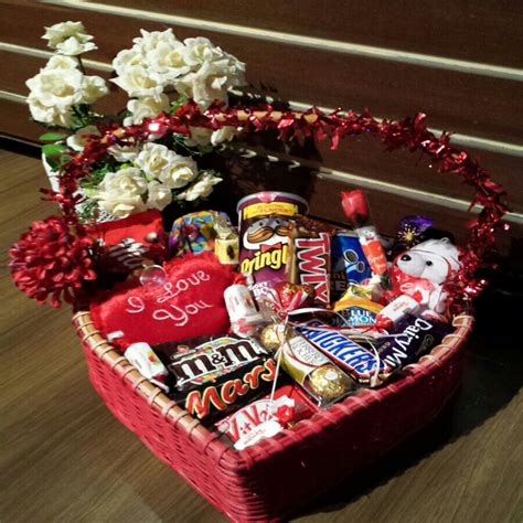 CHOCOLATE GIFT BASKET