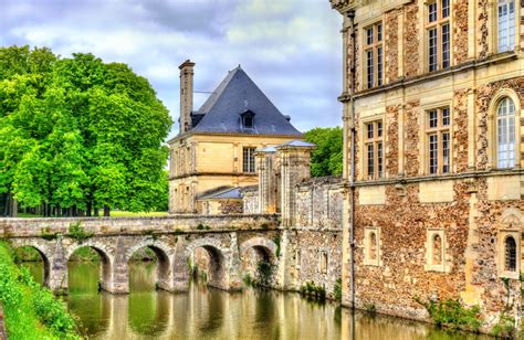 Chateau de Serrant, Loire Valley, France jigsaw puzzle in Castles puzzles on TheJigsawPuzzles ...