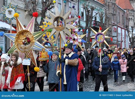 Holiday Carols and Christmas Star Editorial Photography - Image of holiday, national: 103117402