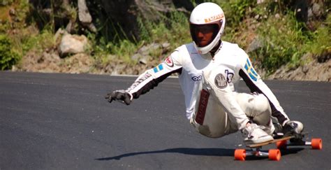 Downhill Longboarding: Do You Have The Right Skills & Mindset?