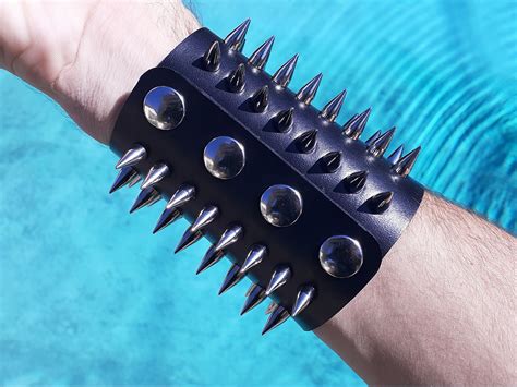 4in Black Spiked Bracer Gauntlet Avec 72 Pointes | Etsy