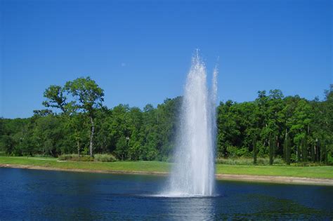 Floating Geyser Cluster Fountains - Delta Fountains