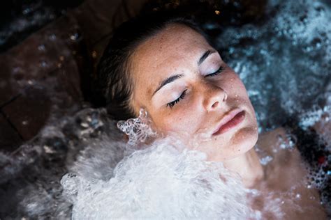 Top 12 Benefits of Cold Water Therapy for Body. A Complete Guide ...