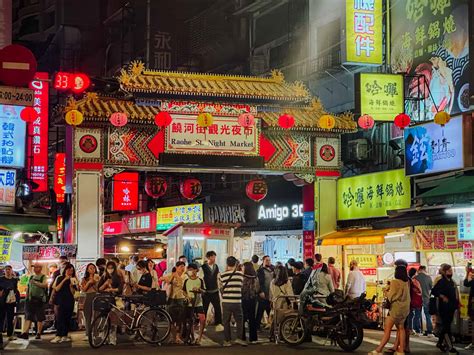 Taipei at Night: Bars, Night Markets, & Things to Do